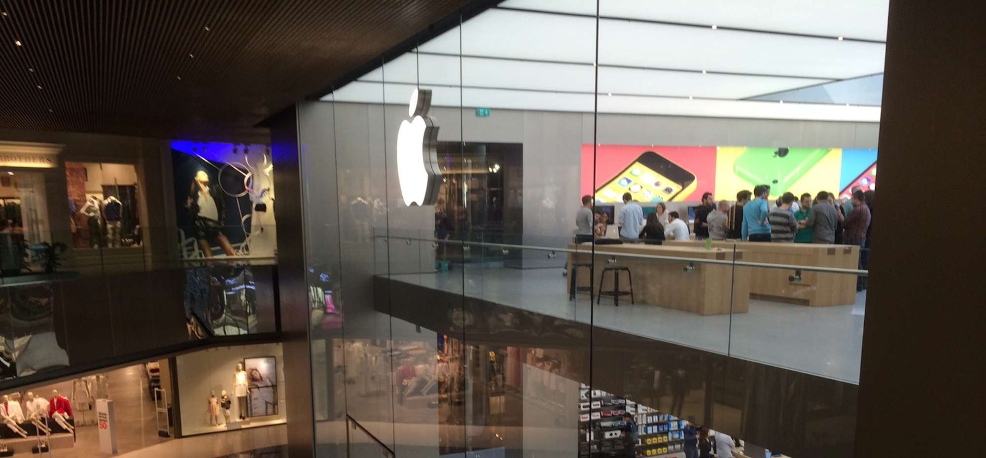 Ya tenemos con nosotros el video de la entrada al Apple Store de Estambul, Turquía