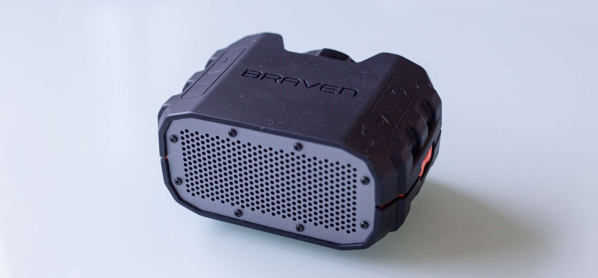 Desempaquetado y análisis del altavoz Braven BRV-1