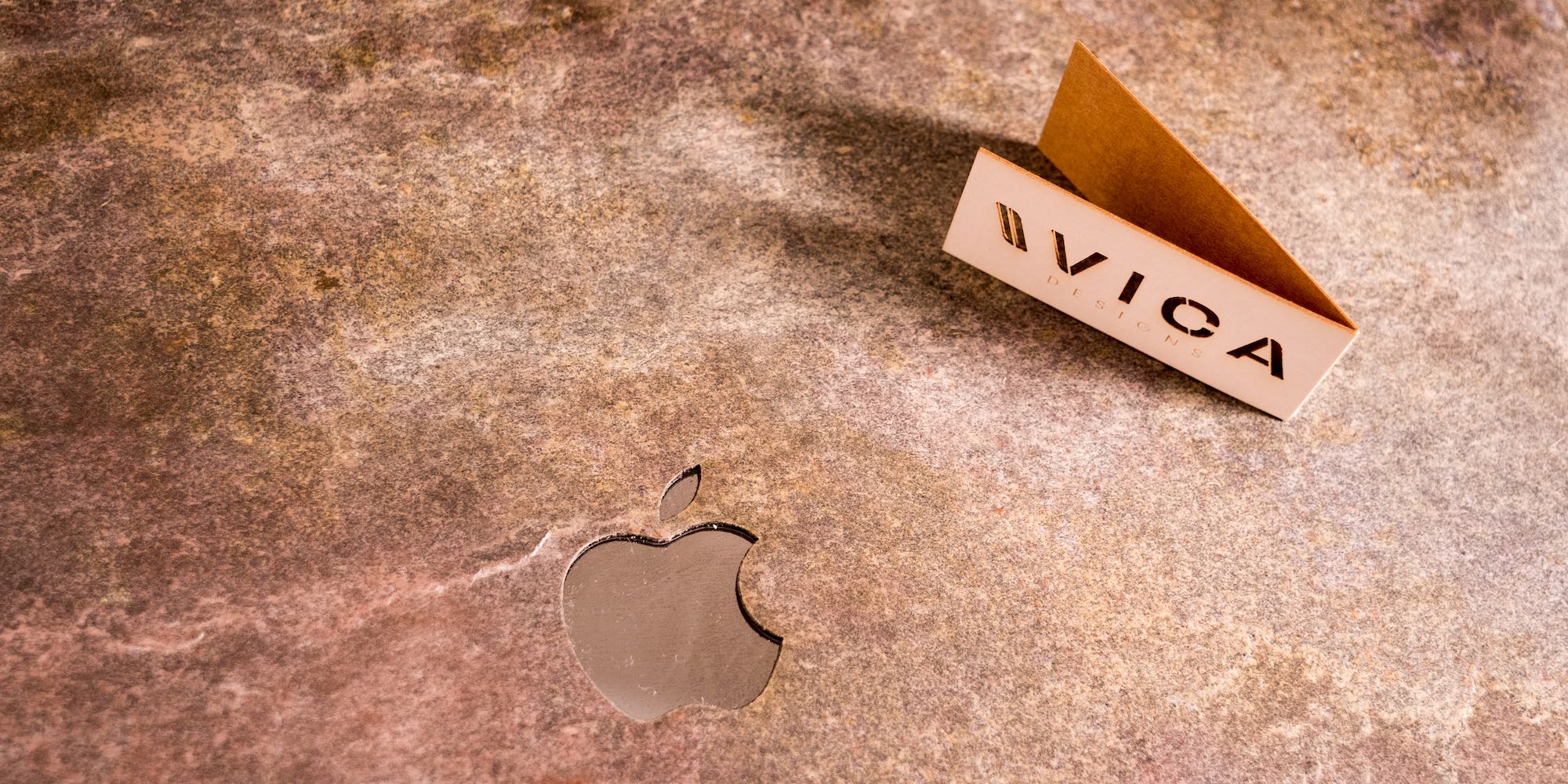Carcasa para Macbook pizarra y madera natural de Vica Designs