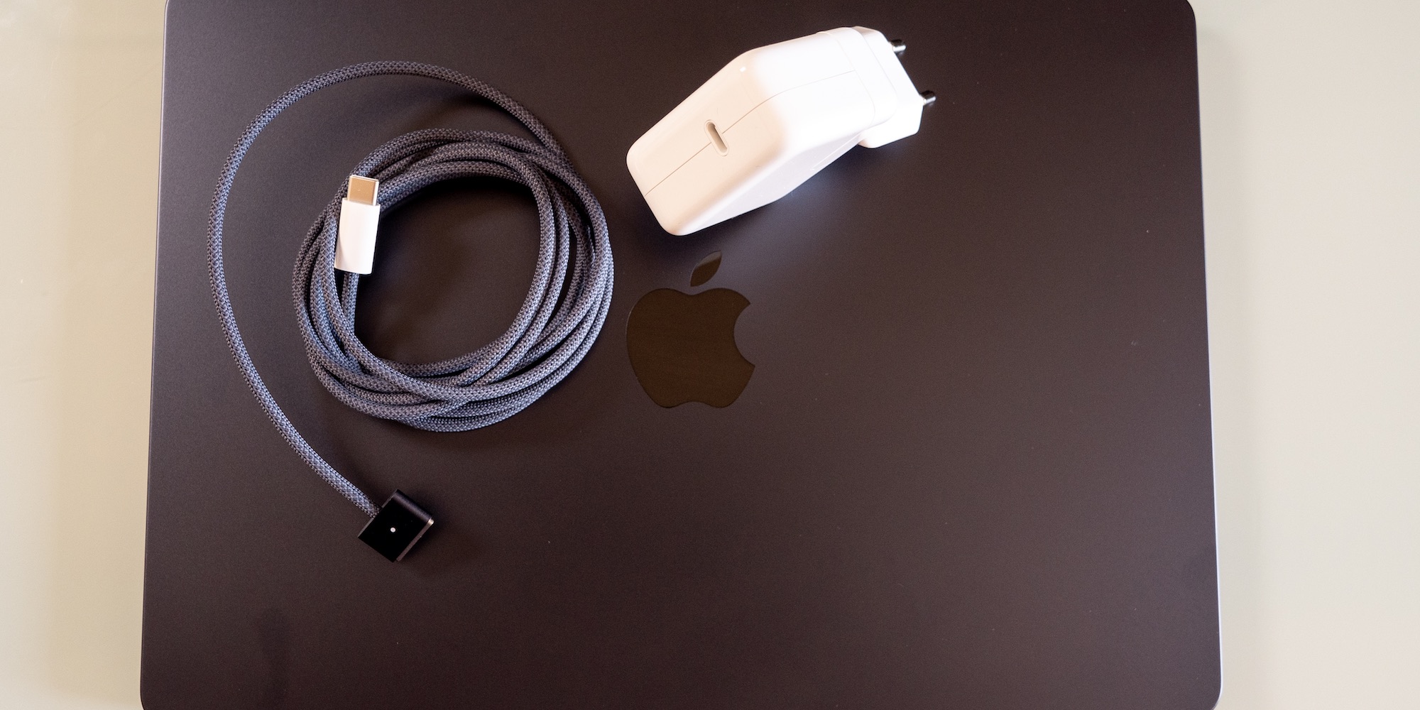 Apple MacBook Air 13.6″ M2 2022 · Unboxing y primeras impresiones