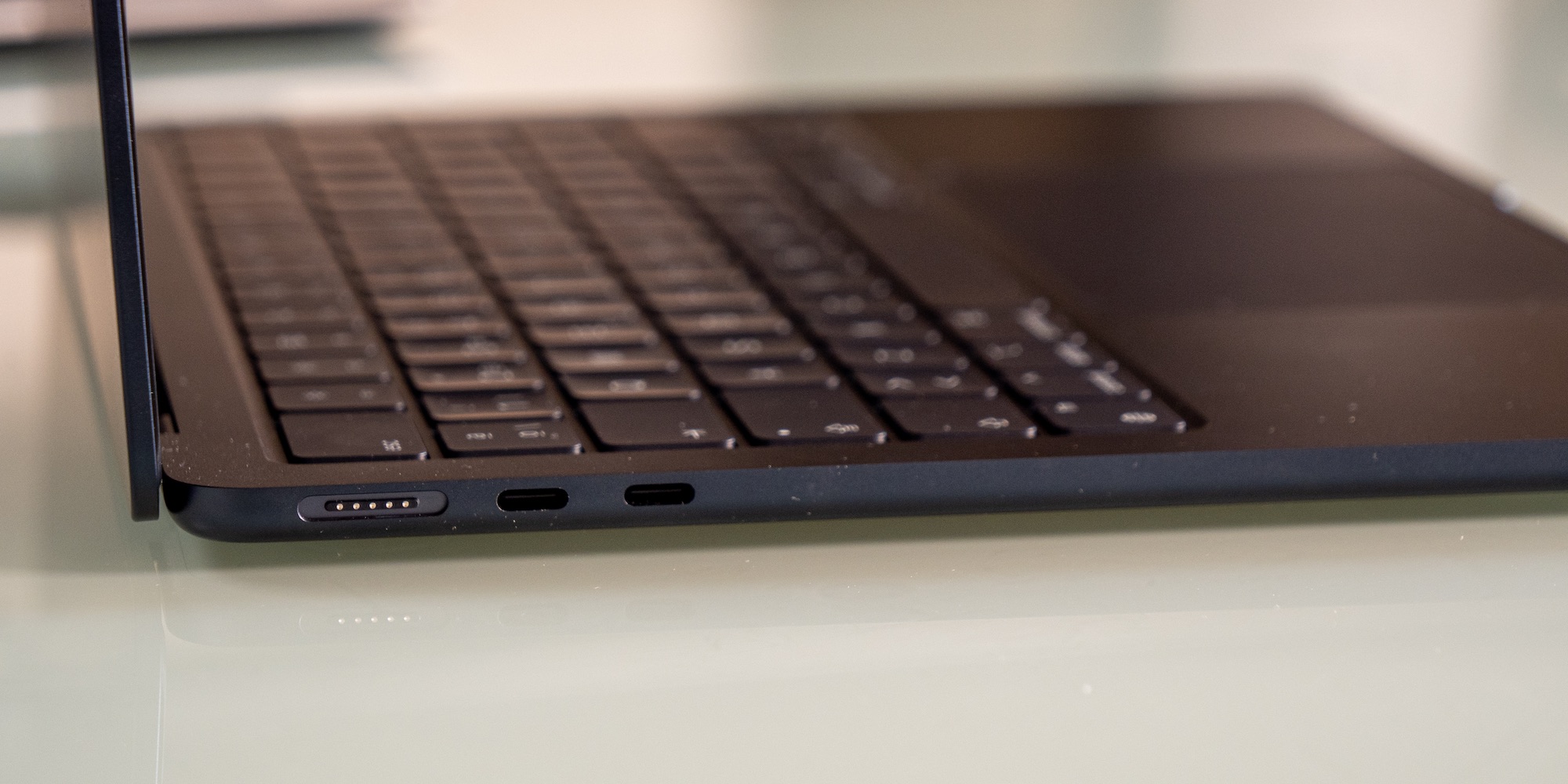 MacBook Air 13.6″ M2 2022 · Ventajas y Desventajas