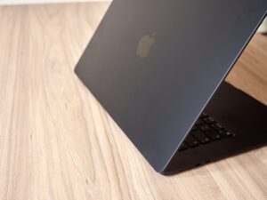 MacBook Air 15" M2 2023 · Acabado tono mate