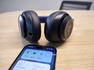 Beats Studio Pro vinculado vía bluetooth a iPhone 14 Pro