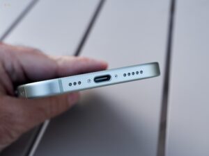 iPhone 15 · Puerto USB-C