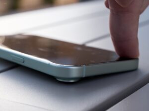 iPhone 15 · Cojera