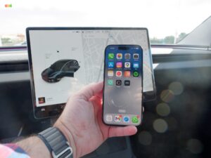 Tesla Model 3 Apple CarPlay iPhone