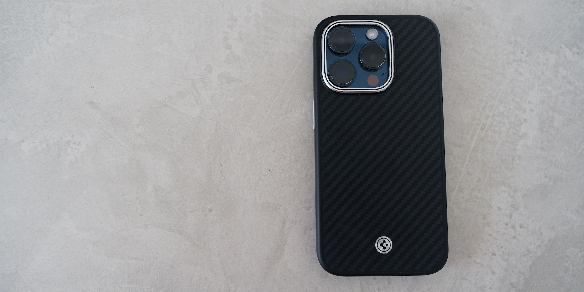 Funda Spigen Aramid MagFit para iPhone con Magsafe