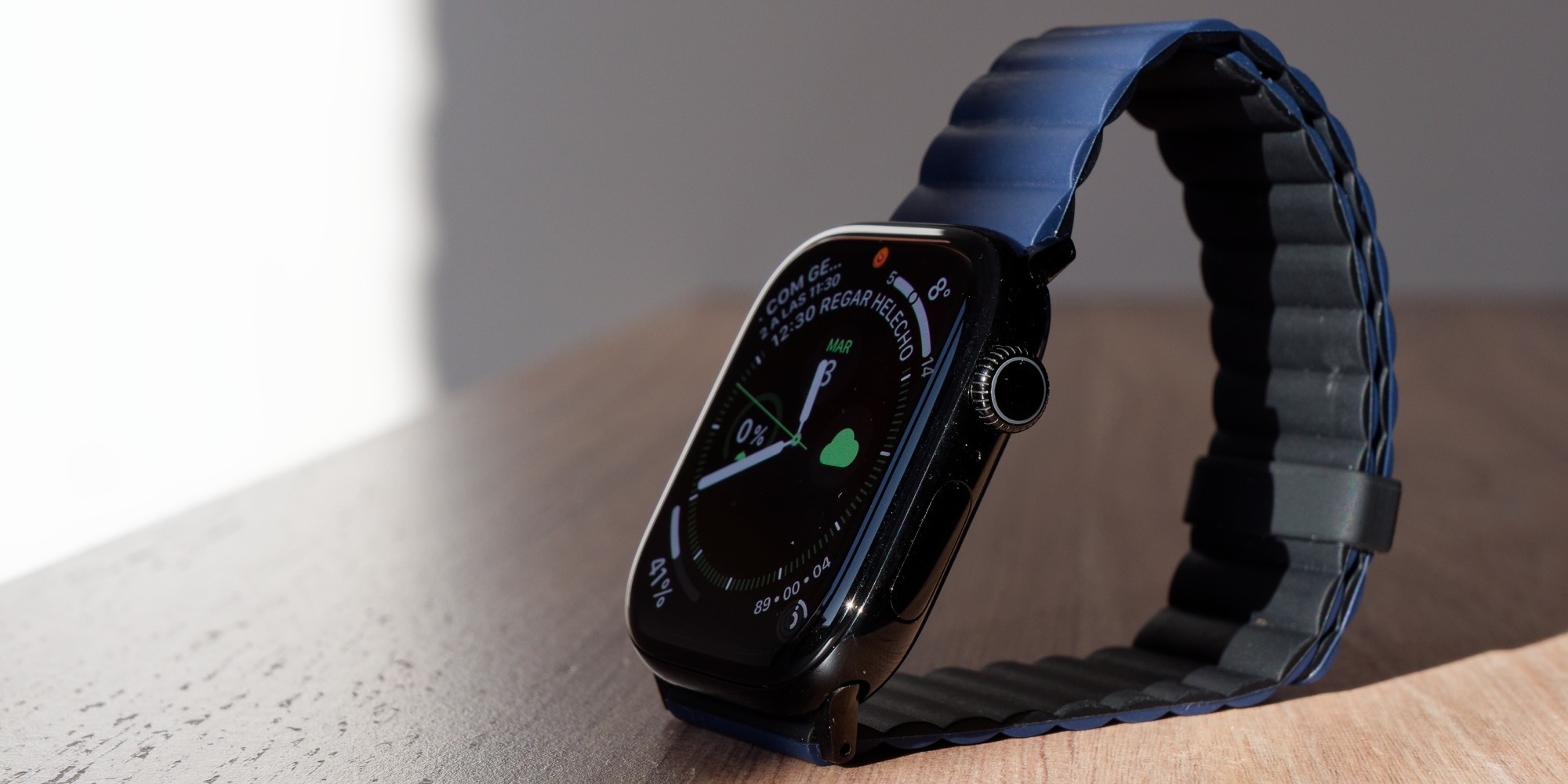 Correa de eslabones reversible para el Apple Watch de Anlinser, en Amazon