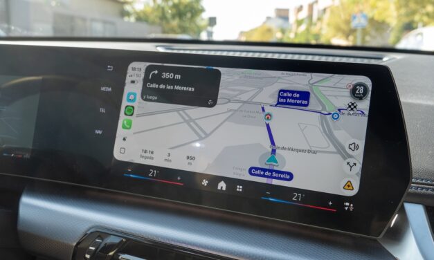 Waze en Apple CarPlay: nuevo modo “Hablar menos”